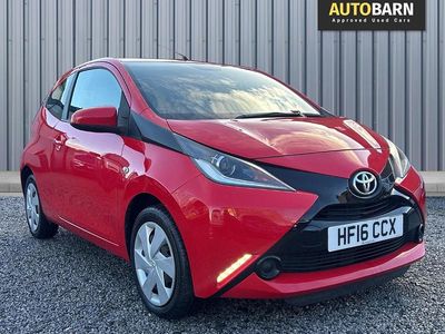 Used Toyota Aygo X-play 68 HP (50 kW) 2016 Red Hatchback