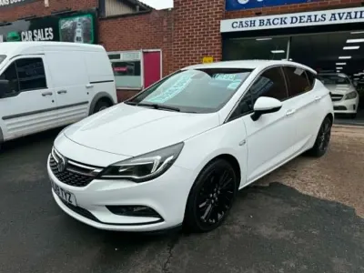 Używany Vauxhall Astra S 136 KM (100 kW) 2019 Biały Hatchback