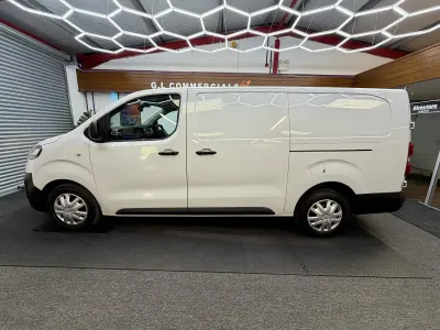 Used Vauxhall Vivaro S 100 HP (73 kW) 2022 White MPV