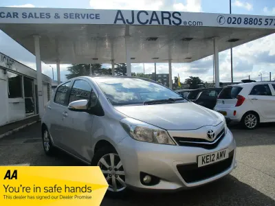 Used Toyota Yaris Multidrive S 99 HP (72 kW) 2012 Silver Hatchback