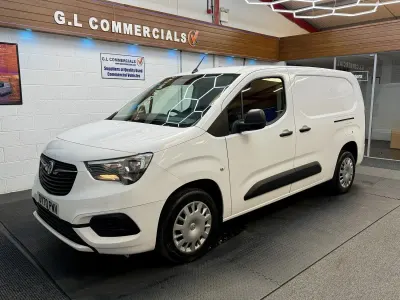 Used Vauxhall Combo Sportive 100 HP (73 kW) 2020 White MPV