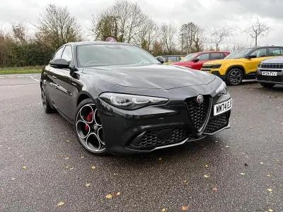 Begagnad Alfa Romeo Giulia Saloon Veloce 280 HK (205 kW) 2024 Svart Sedan