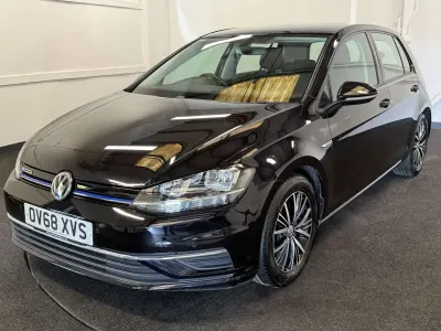 Second-hand VW Golf VII SE 130 CP (95 kW) 2018 Negru Hatchback