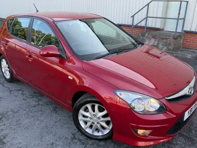 Used Hyundai i30 Comfort 113 HP (83 kW) 2011 Red Hatchback