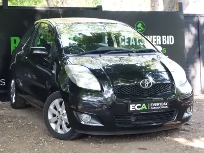 Używany Toyota Yaris 2011 Czarny Hatchback