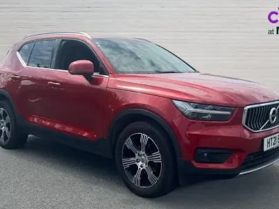 Begagnad Volvo XC40 Inscription 163 HK (119 kW) 2021 Röd SUV