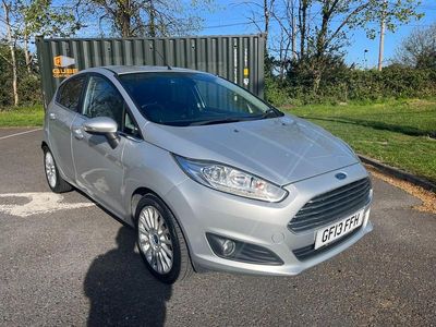 Używany Ford Fiesta Titanium 125 KM (91 kW) 2013 Srebrny Hatchback