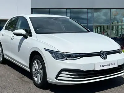 Used VW Golf VIII Life 130 HP (95 kW) 2020 Pure white