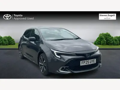 Usado Toyota Corolla Design 140 CV (102 kW) 2025 Gris Utilitario
