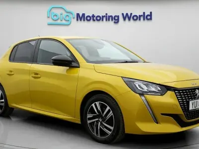 Used Peugeot 208 Active+ 102 HP (75 kW) 2023 Yellow Hatchback