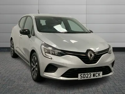 Used Renault Clio Evolution 90 HP (66 kW) 2023 Silver  Hatchback