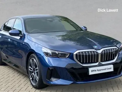 Second-hand BMW i5 M Sport 246 kW (335 CP) 2024 Albastru