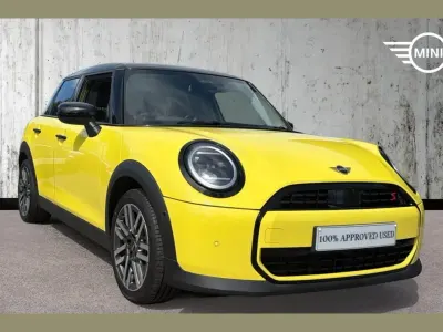 Used Mini Cooper Classic 200 HP (147 kW) 2024 Yellow Hatchback
