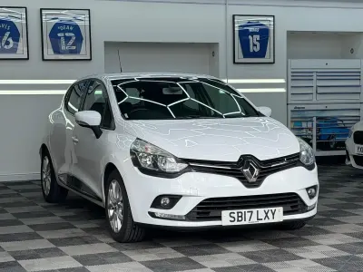 Used Renault Clio Dynamique 75 HP (55 kW) 2017 White Hatchback