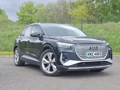 Usado Audi Q4 e-tron S-Line 125 kW (170 HP) 2022 Preto SUV