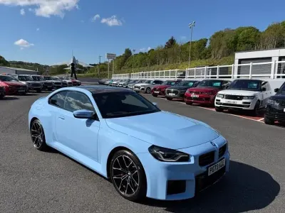 Begagnad BMW M2 Shadowline 460 HK (338 kW) 2024 Blå Sportkupé