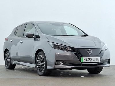 Begagnad Nissan Leaf N-Connecta 110 kW (150 HK) 2023 Grå Halvkombi