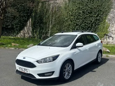 Begagnad Ford Focus Zetec 115 HK (84 kW) 2015 Vit Kombi