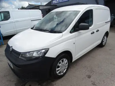 Begagnad VW Caddy S 122 HK (89 kW) 2023 Vit Minibuss