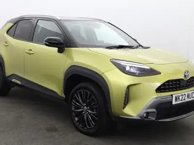 Usado Toyota Yaris Cross 116 CV (85 kW) 2022 Amarillo SUV