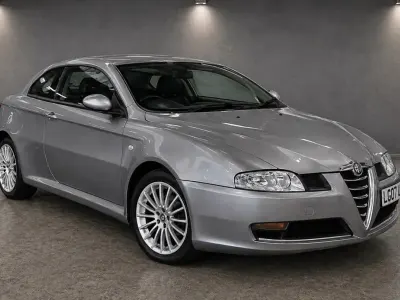 Begagnad Alfa Romeo GT Lusso 165 HK (121 kW) 2007 Grå Sportkupé