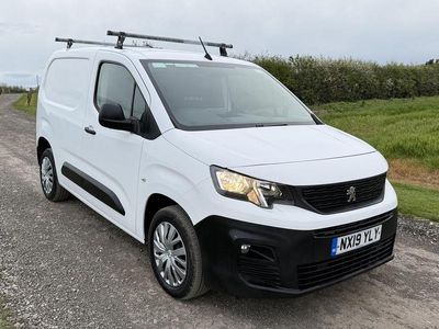 Begagnad Peugeot Partner 2019 Vit Minibuss