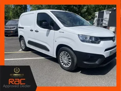 Used Toyota Proace 50 kW (68 HP) 2023 White MPV