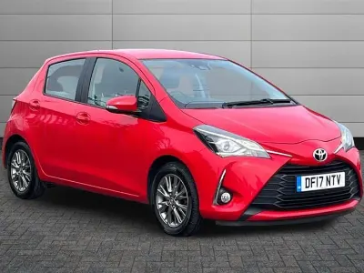 Used Toyota Yaris 111 HP (81 kW) 2017 Red Hatchback