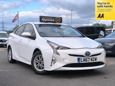 Used Toyota Prius Active 122 HP (89 kW) 2017 White Hatchback