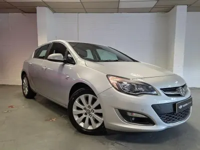 Second-hand Vauxhall Astra Elite 165 CP (121 kW) 2013 Argintiu Hatchback