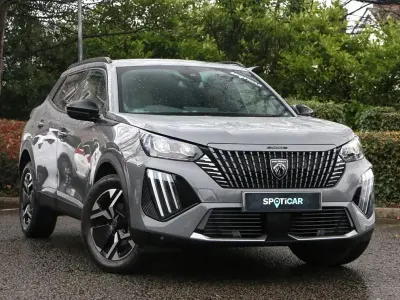 Usado Peugeot 2008 Allure 135 HP (99 kW) 2025 Cinzento SUV