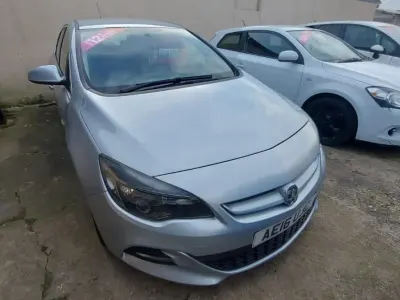 Used Vauxhall Astra Edition 140 HP (102 kW) 2016 Silver Hatchback