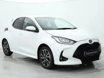Second-hand Toyota Yaris Hybrid Design 113 CP (83 kW) 2024 Alb Hatchback