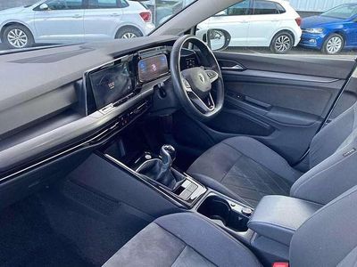 Second-hand VW Golf VIII Style 150 CP (110 kW) 2023 Alb Hatchback