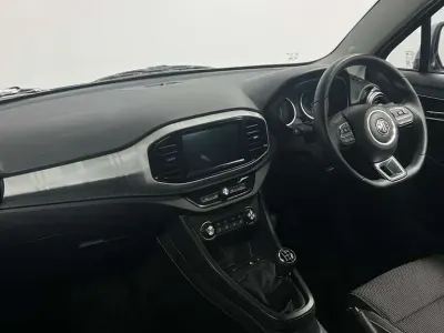 Usado MG MG3 Exclusive 106 CV (77 kW) 2023 Plateado Utilitario