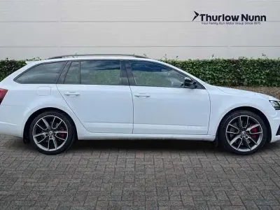 Used Skoda Octavia vRS 245 HP (180 kW) 2019 White Estate