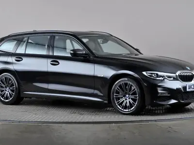 Usado BMW 330e M Sport 292 CV (214 kW) 2022 Negro Familiar