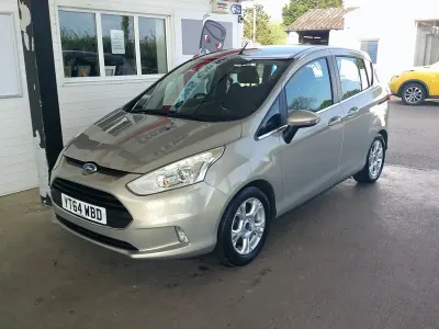 Usado Ford B-MAX Zetec 90 HP (66 kW) 2014 Prateado Monovolume