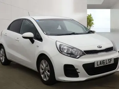 Used Kia Rio 84 HP (61 kW) 2016 White Hatchback