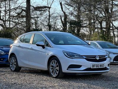 Used Vauxhall Astra Design Edition 105 HP (77 kW) 2017 White Hatchback