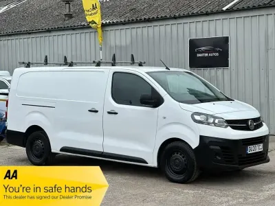 Usado Vauxhall Vivaro Edition 120 HP (88 kW) 2020 Branco Monovolume