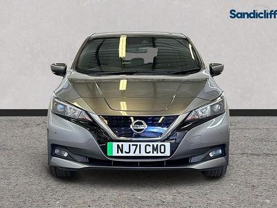 Begagnad Nissan Leaf N-Connecta 160 kW (218 HK) 2021 Grå Halvkombi