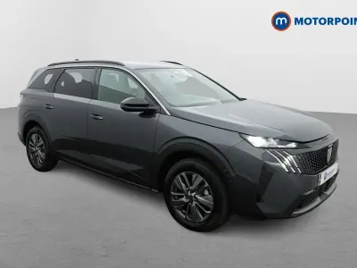 Usado Peugeot 5008 Allure 145 HP (106 kW) 2025 Cinzento SUV