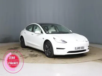 Używany Tesla Model 3 Standard Range 239 kW (325 KM) 2019 Biały Sedan/Limuzyna
