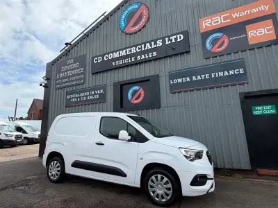 Usado Vauxhall Combo Sportive 2021 Branco Monovolume
