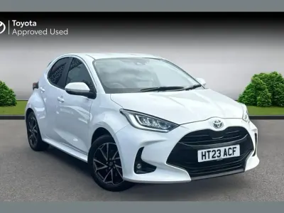Used Toyota Yaris Hybrid Design 113 HP (83 kW) 2023 White Hatchback