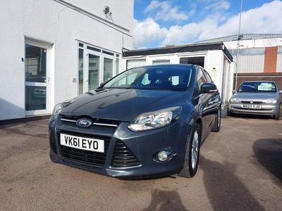 Usado Ford Focus Titanium 125 HP (91 kW) 2011 Cinzento Citadino