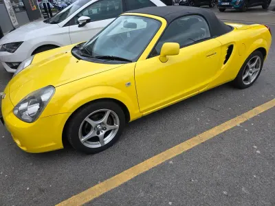Używany Toyota MR2 140 KM (102 kW) 2005 Żółty Kabriolet