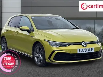 Begagnad VW Golf VII R-line 150 HK (110 kW) 2021 Gul Halvkombi