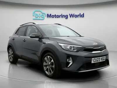 Usado Kia Stonic 2023 Gris SUV